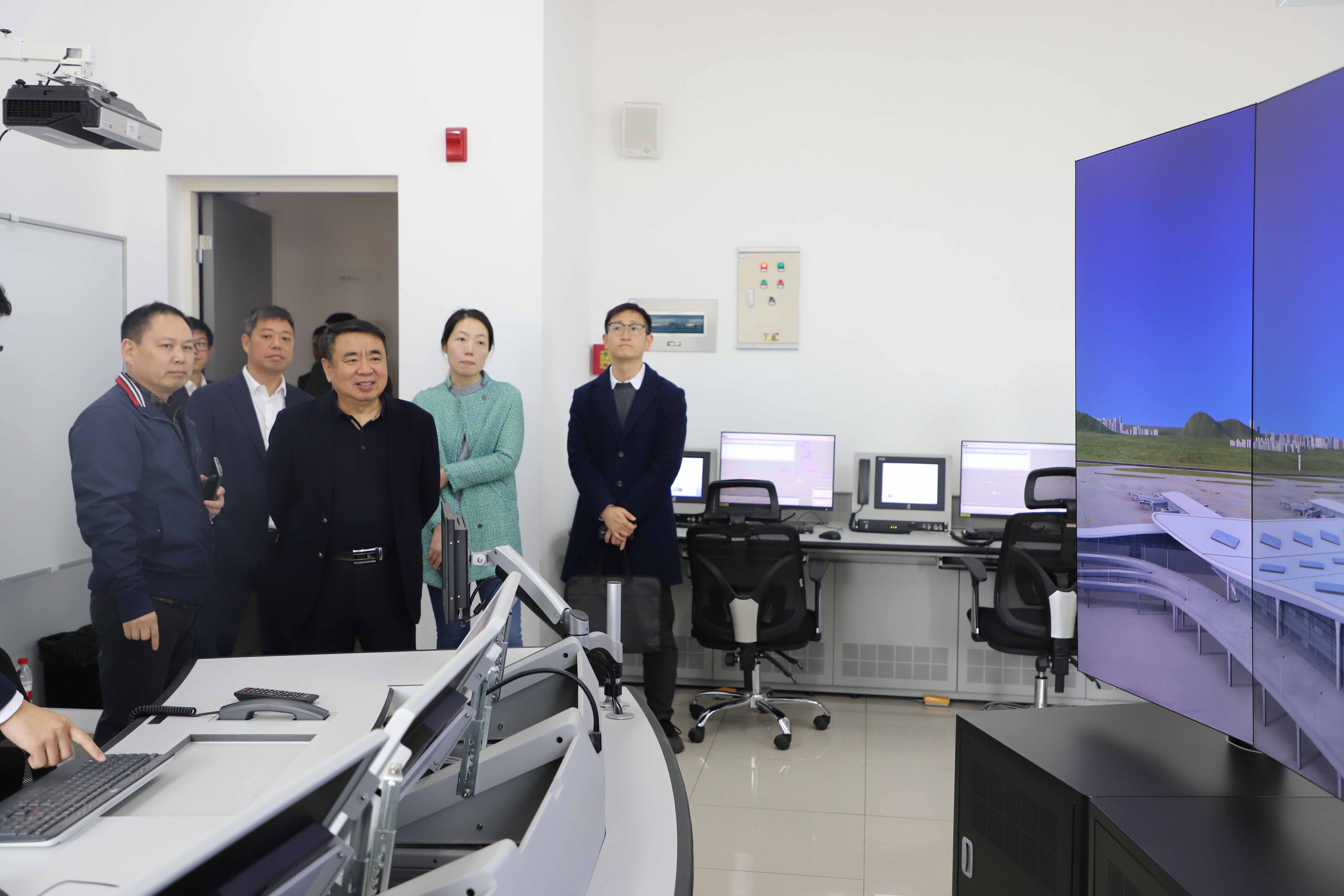 省總工會(huì)副主席張兆都調(diào)研建德航空產(chǎn)學(xué)研基地、通航機(jī)場(chǎng)