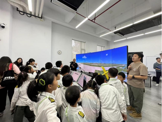 網(wǎng)易杭州公司家屬子女走進浙江航空產(chǎn)學(xué)研基地研學(xué)之旅——福貍研學(xué)營
